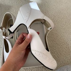 White leather T-strap flapper heels size 7.5